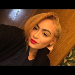 Meet your Posher, Alexis